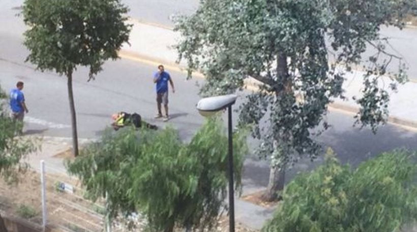 Συναγερμός στη Βαρκελώνη: Επίθεση με καλάσνικοφ σε αστυνομικούς